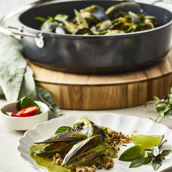 Cuisine::pro® GREEN STONE™ 6.1 Qt. Ultimate Pan with lid