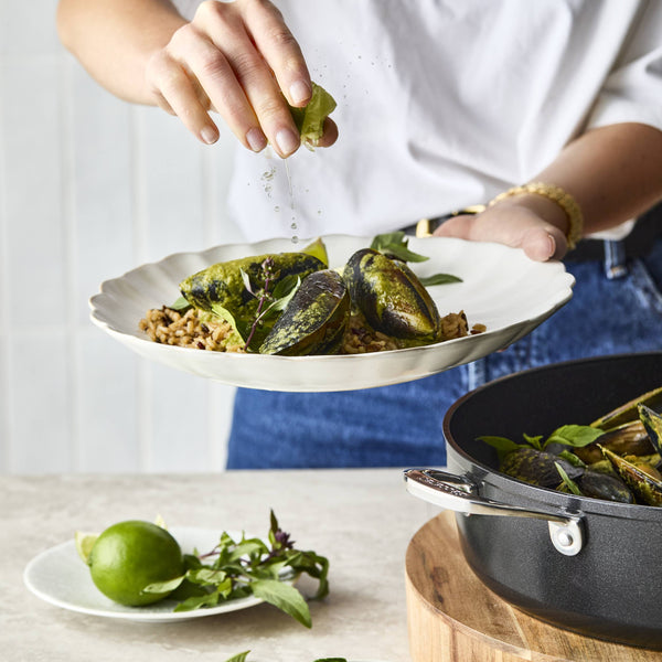 Cuisine::pro® GREEN STONE™ 6.1 Qt. Ultimate Pan with lid