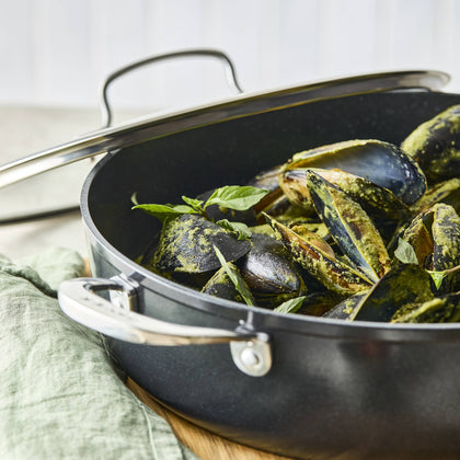 Cuisine::pro® GREEN STONE™ 6.1 Qt. Ultimate Pan with lid
