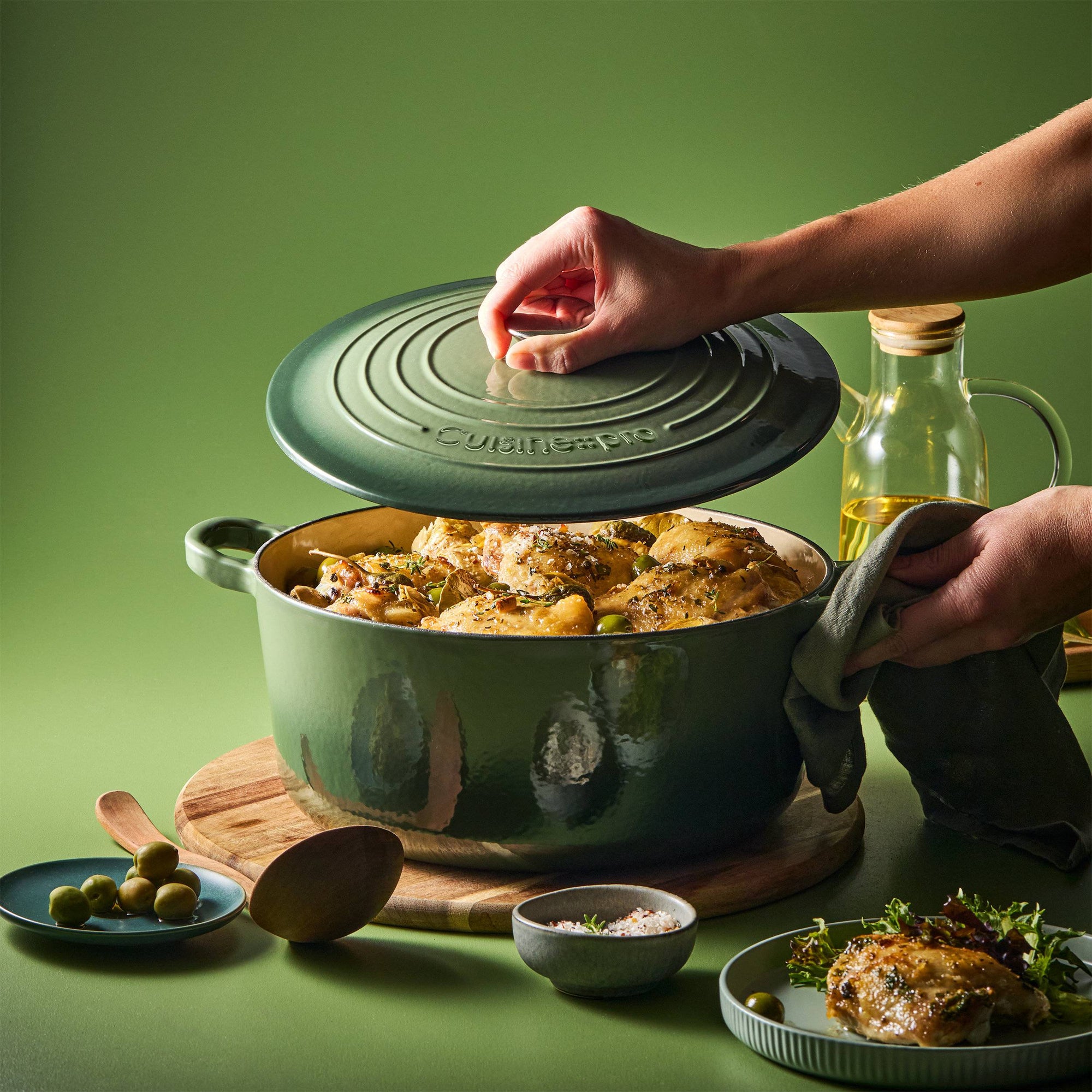 Cuisine::pro® LE CONNOISSEUR™ 6.6 Qt. Round French Oven